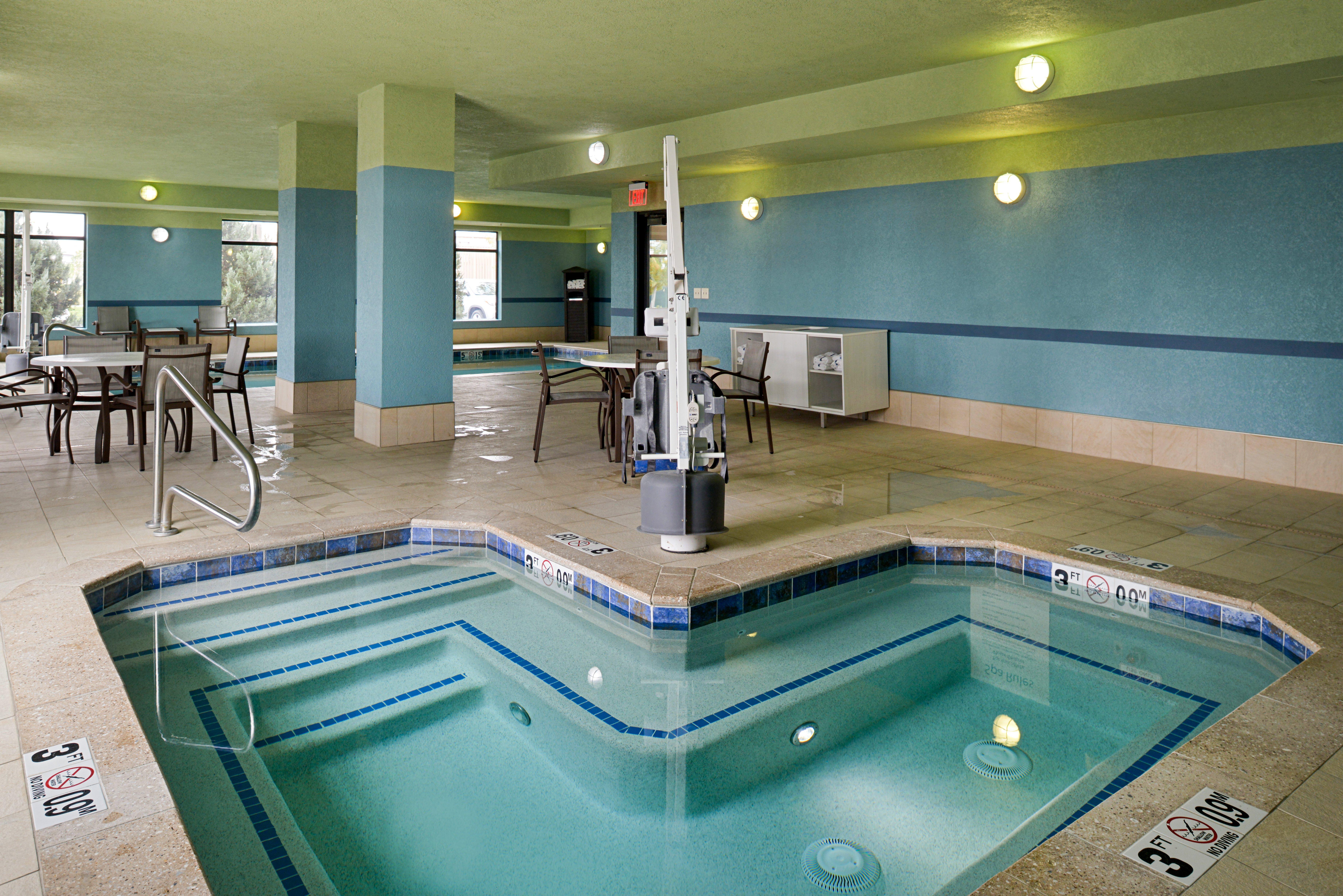 Holiday Inn Express & Suites Pueblo By Ihg Экстерьер фото