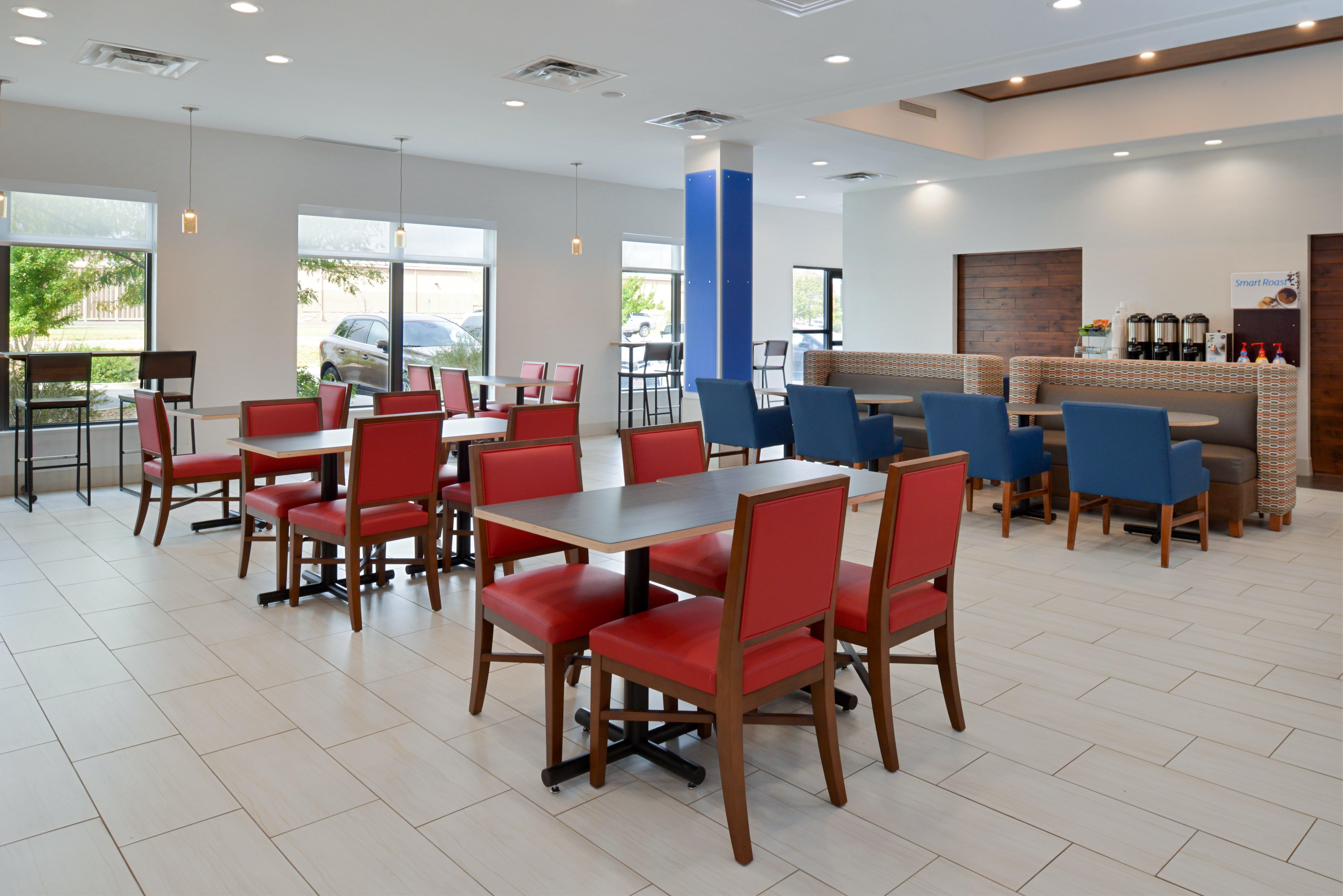 Holiday Inn Express & Suites Pueblo By Ihg Экстерьер фото