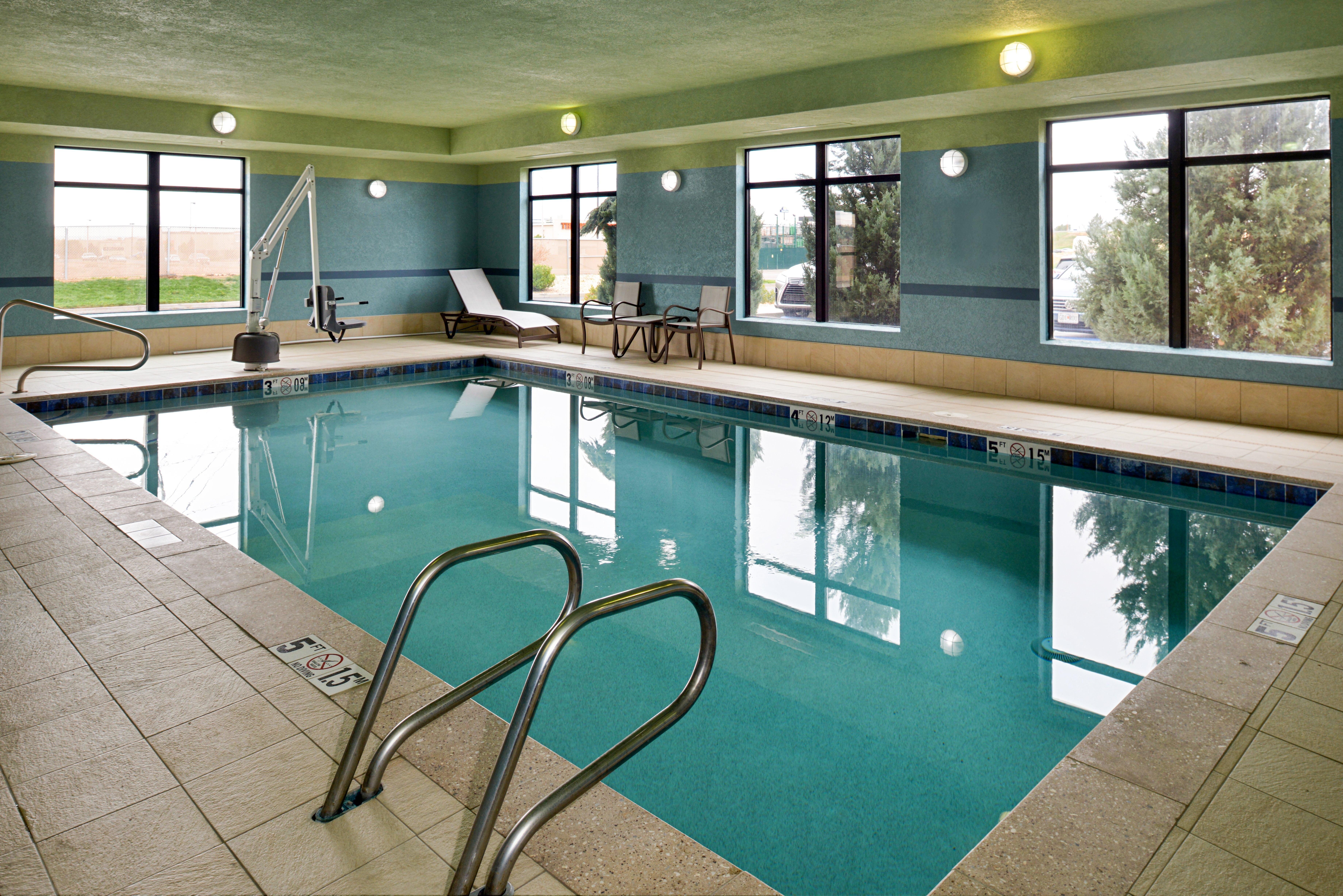 Holiday Inn Express & Suites Pueblo By Ihg Экстерьер фото