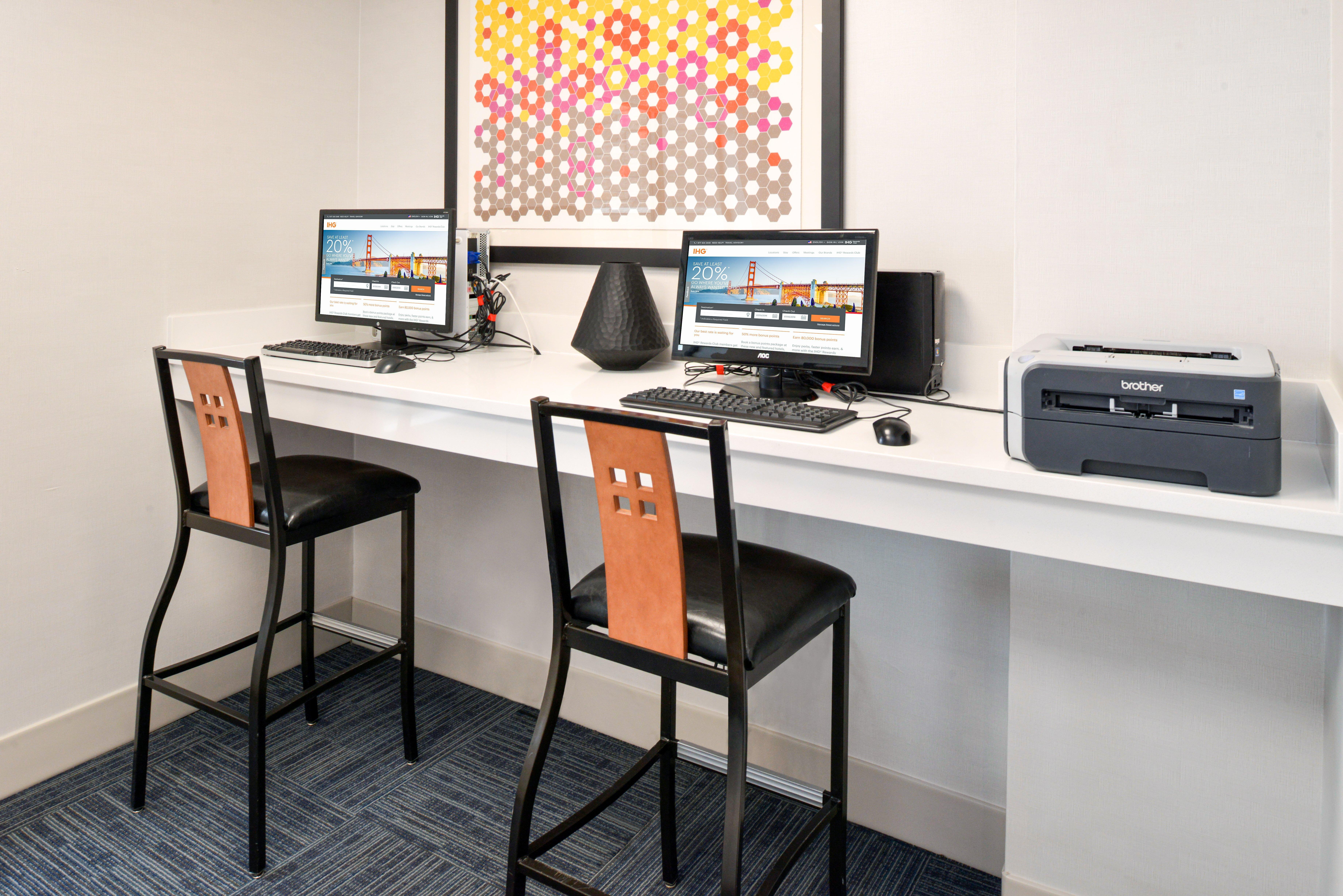 Holiday Inn Express & Suites Pueblo By Ihg Экстерьер фото