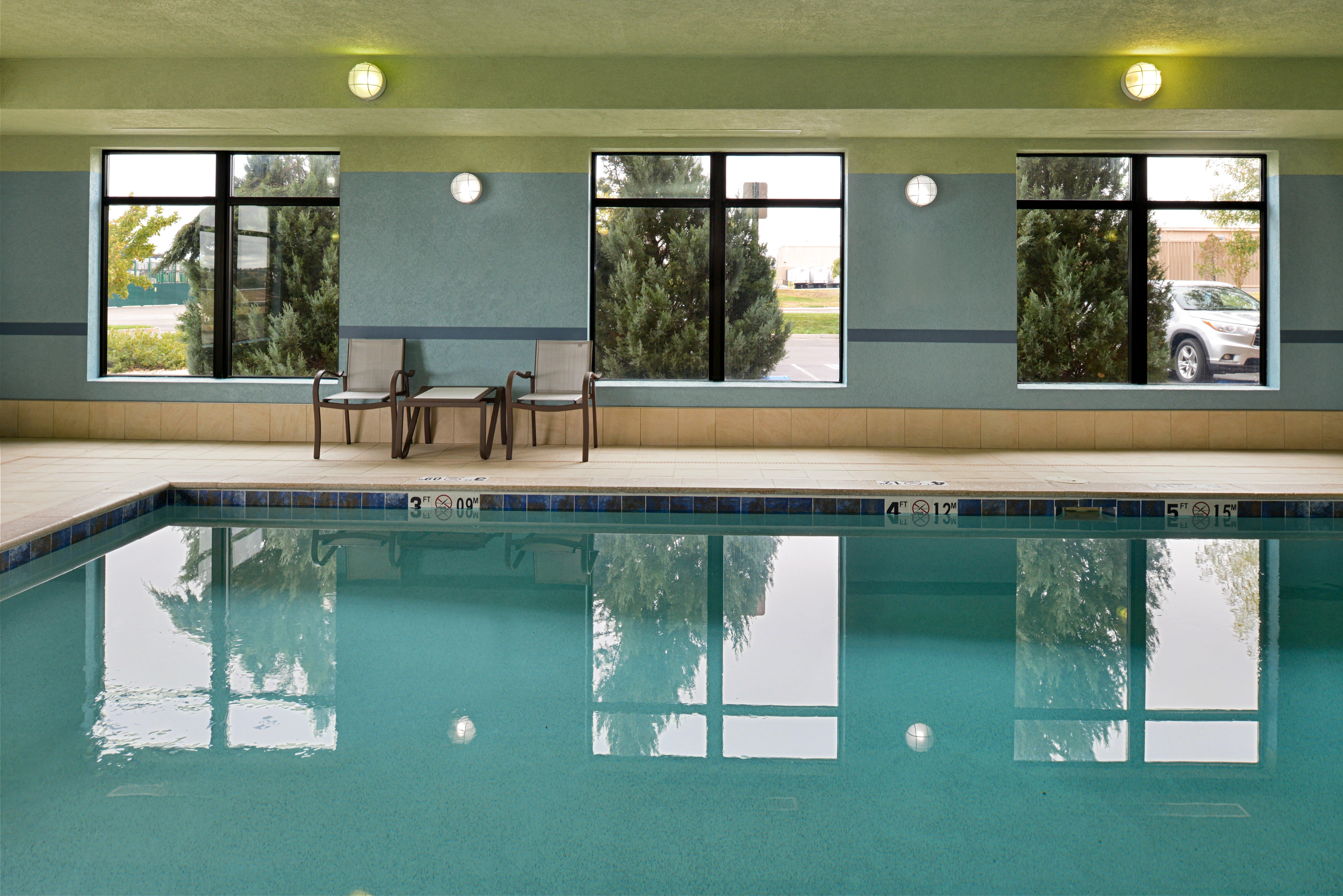 Holiday Inn Express & Suites Pueblo By Ihg Экстерьер фото