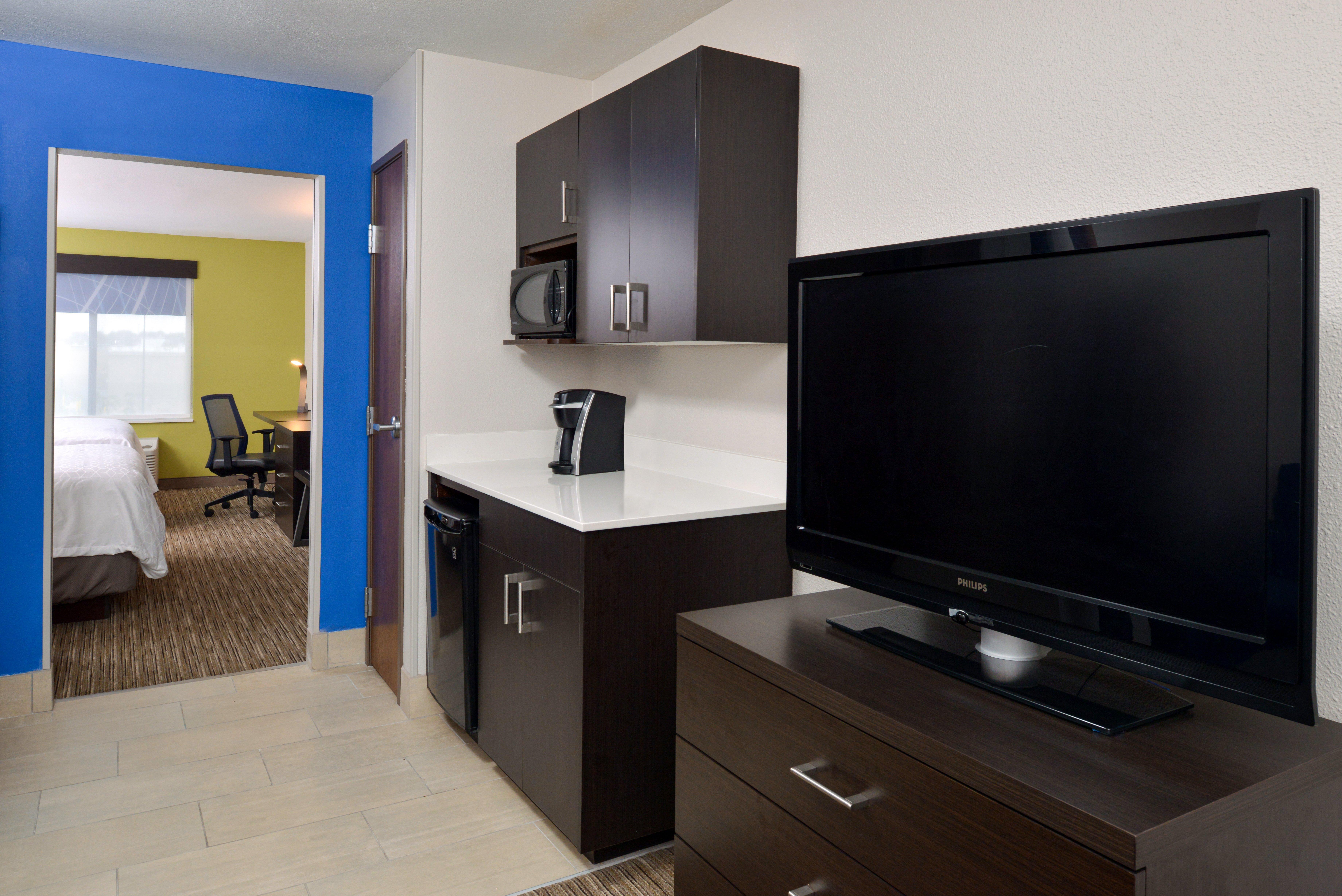 Holiday Inn Express & Suites Pueblo By Ihg Экстерьер фото