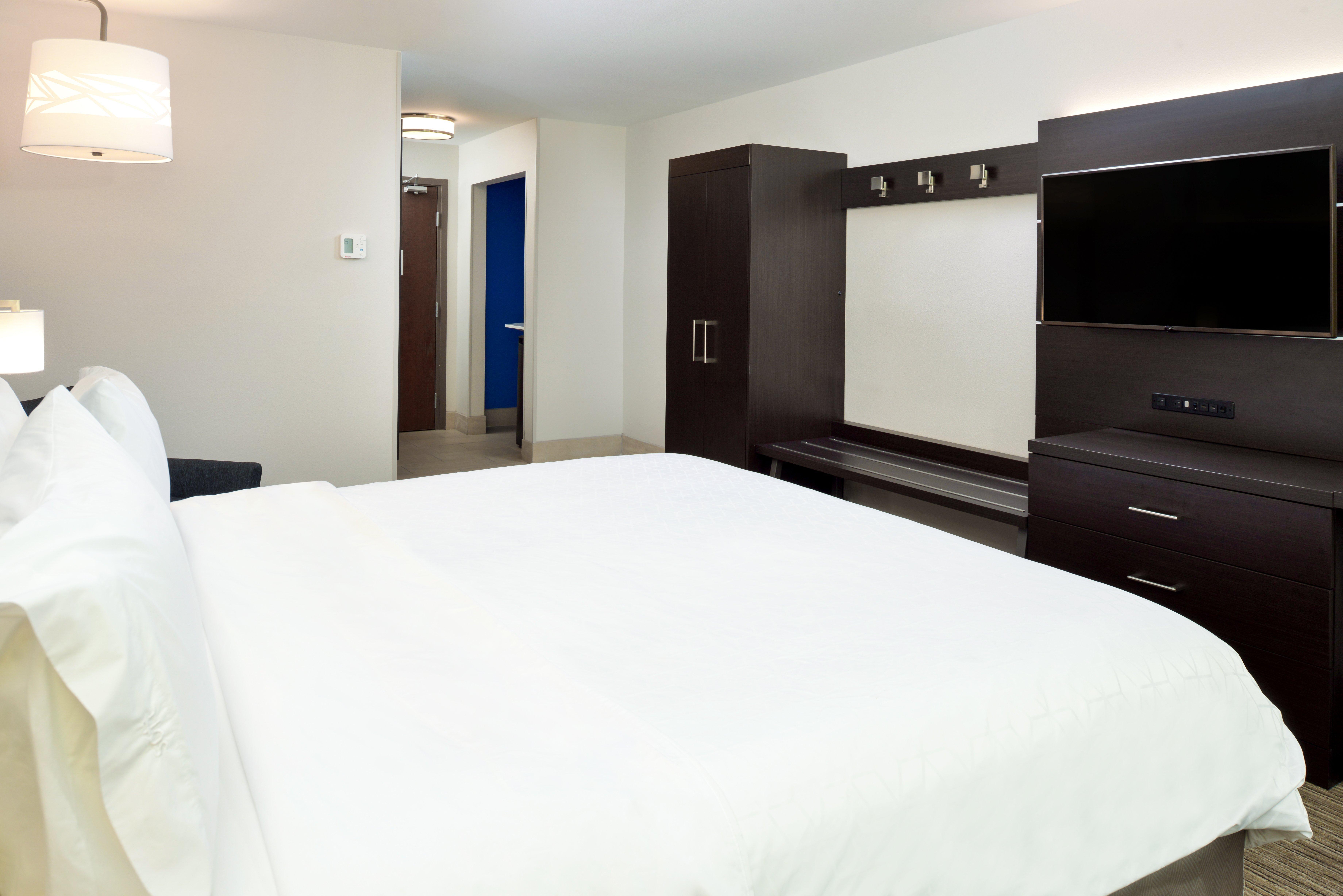 Holiday Inn Express & Suites Pueblo By Ihg Экстерьер фото