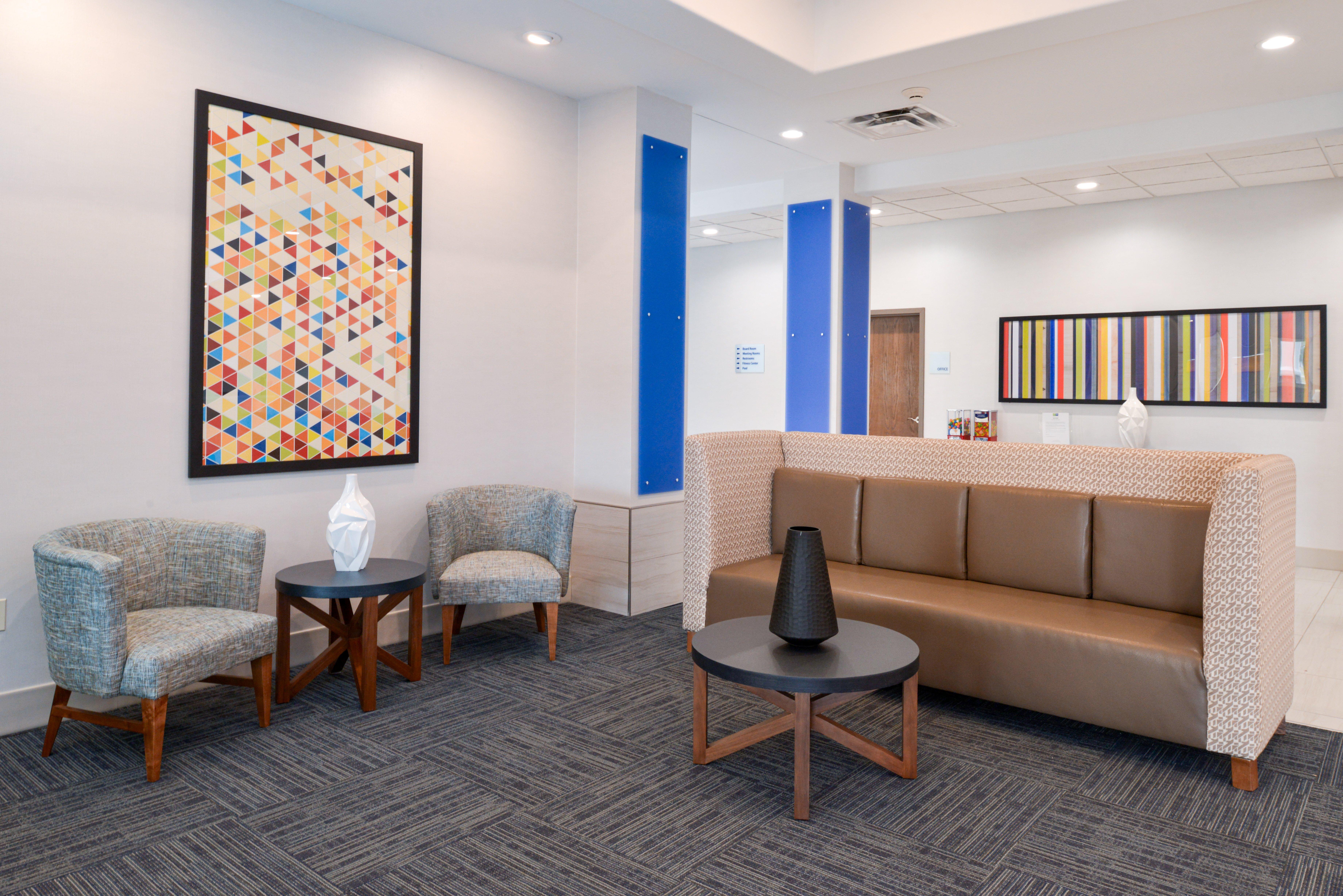 Holiday Inn Express & Suites Pueblo By Ihg Экстерьер фото