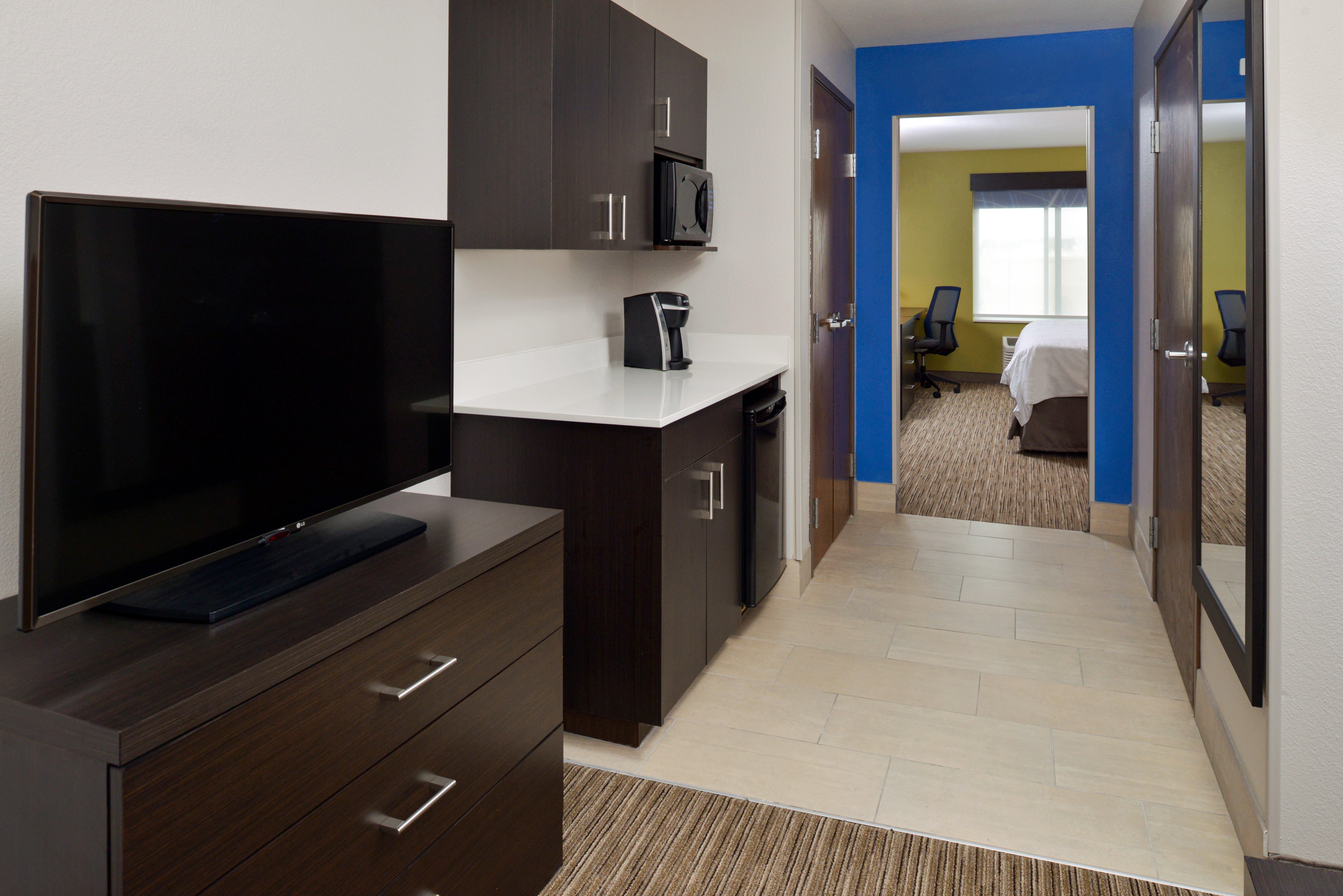Holiday Inn Express & Suites Pueblo By Ihg Экстерьер фото