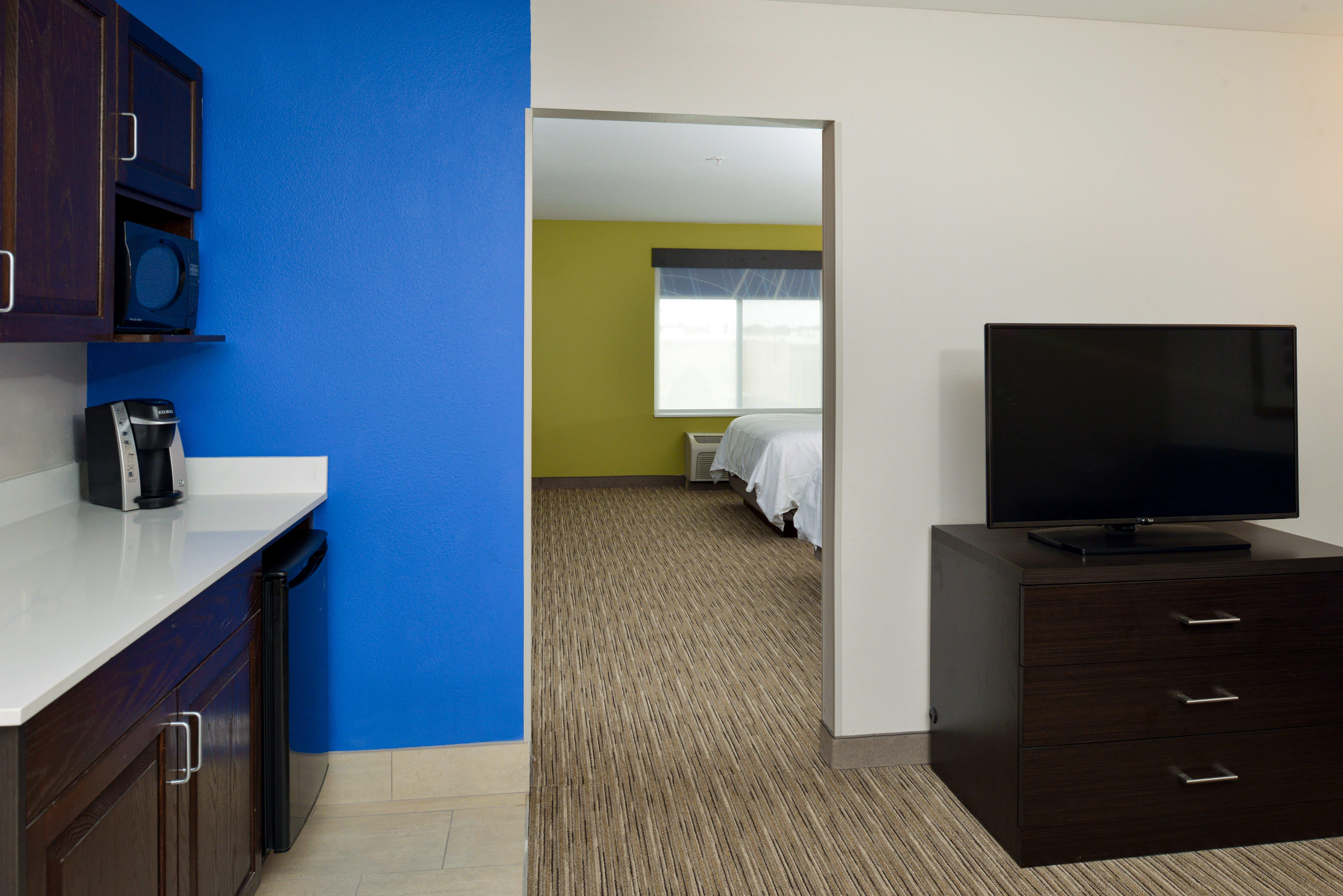 Holiday Inn Express & Suites Pueblo By Ihg Экстерьер фото