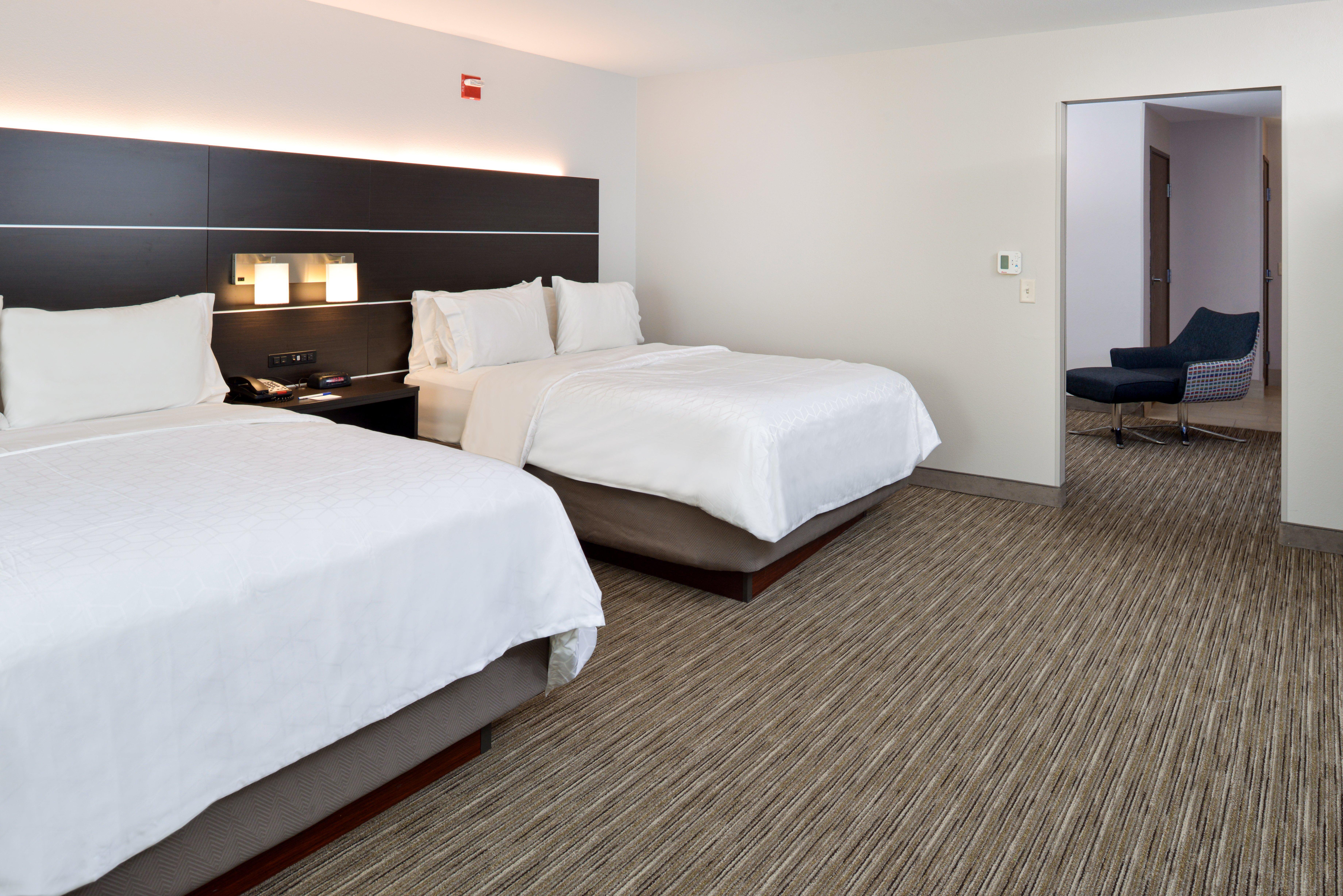 Holiday Inn Express & Suites Pueblo By Ihg Экстерьер фото
