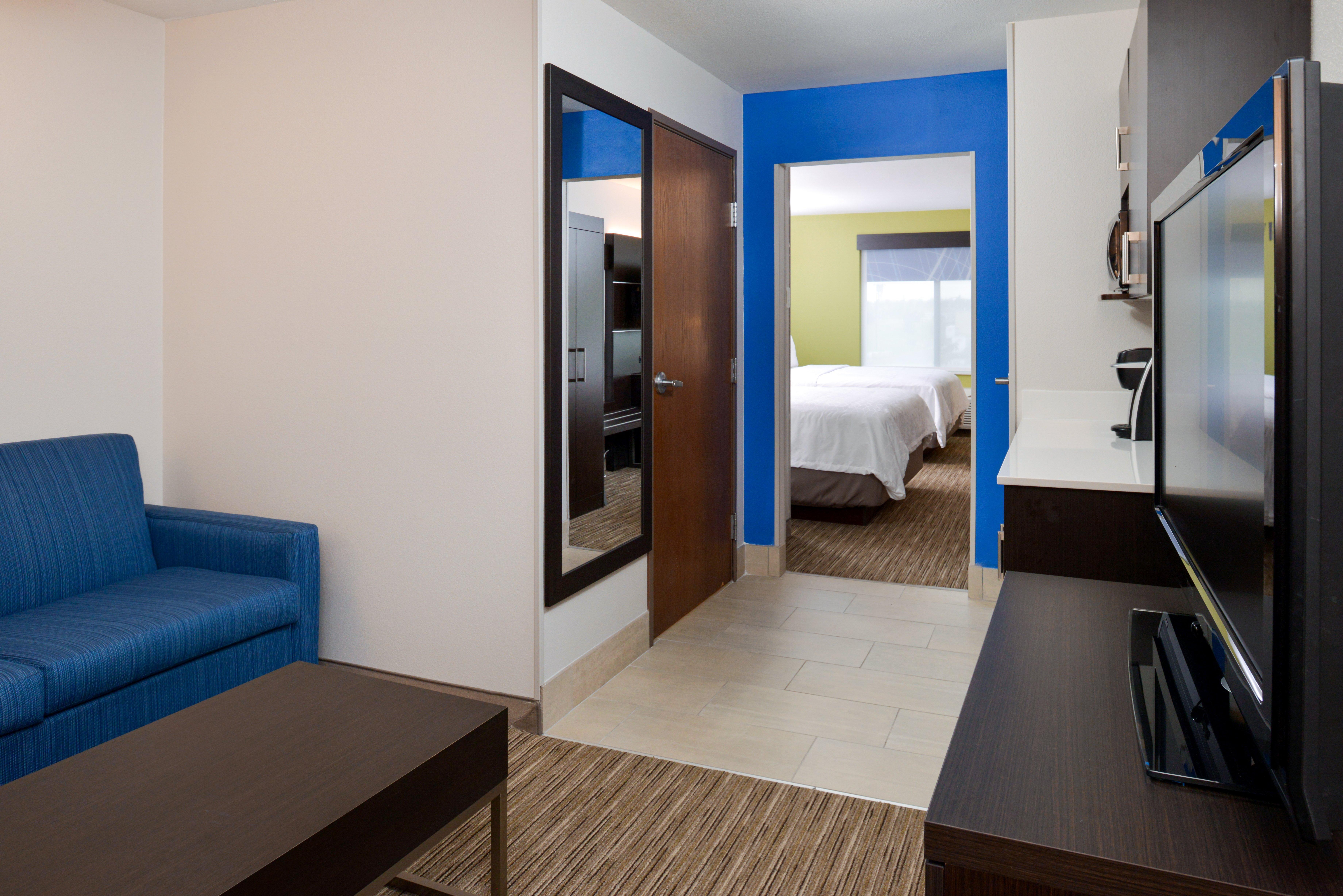 Holiday Inn Express & Suites Pueblo By Ihg Экстерьер фото