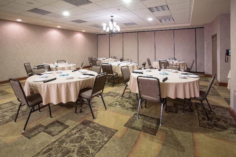 Holiday Inn Express & Suites Pueblo By Ihg Экстерьер фото