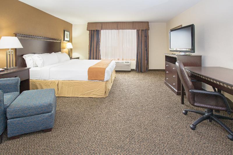 Holiday Inn Express & Suites Pueblo By Ihg Экстерьер фото