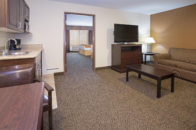Holiday Inn Express & Suites Pueblo By Ihg Экстерьер фото