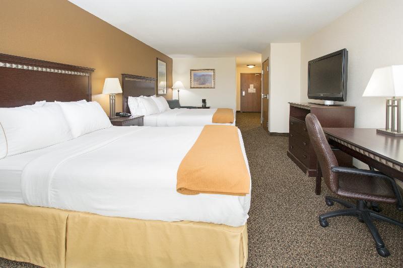 Holiday Inn Express & Suites Pueblo By Ihg Экстерьер фото