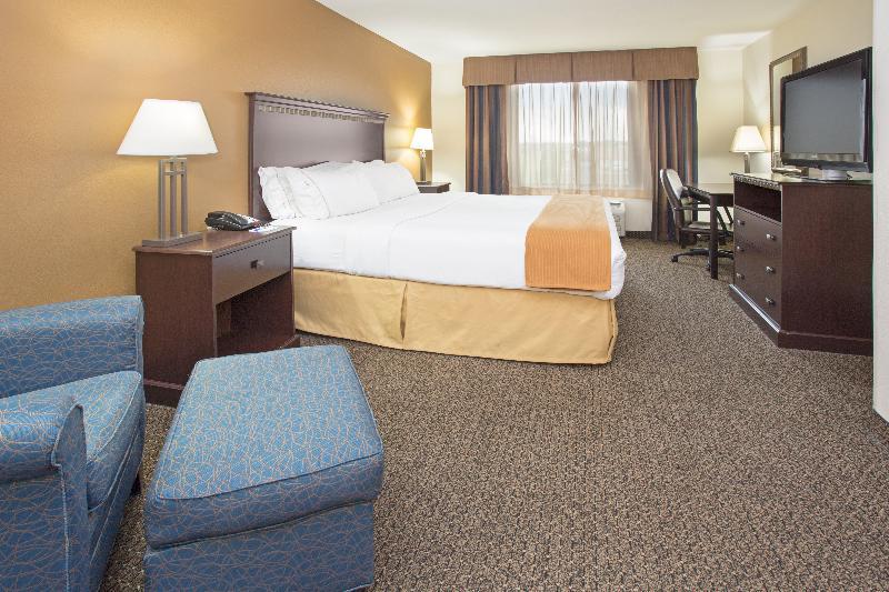 Holiday Inn Express & Suites Pueblo By Ihg Экстерьер фото