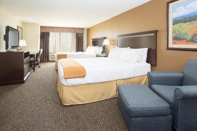 Holiday Inn Express & Suites Pueblo By Ihg Экстерьер фото
