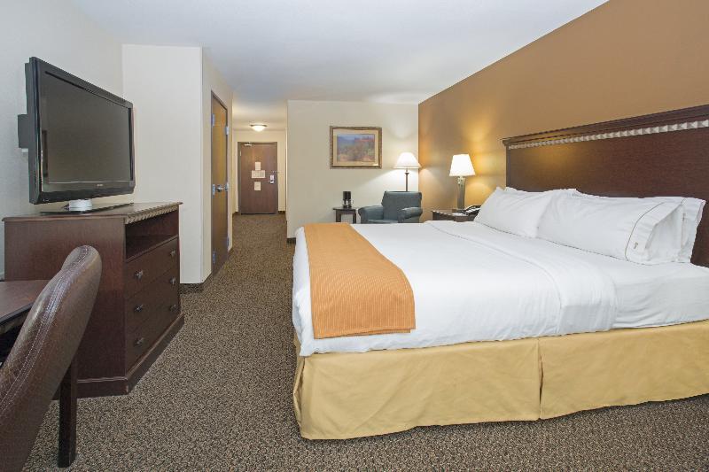 Holiday Inn Express & Suites Pueblo By Ihg Экстерьер фото